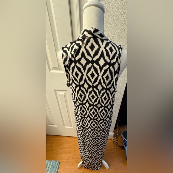 Cable & Gauge Monochrome Abstract Pattern Dress - Picture 4 of 7